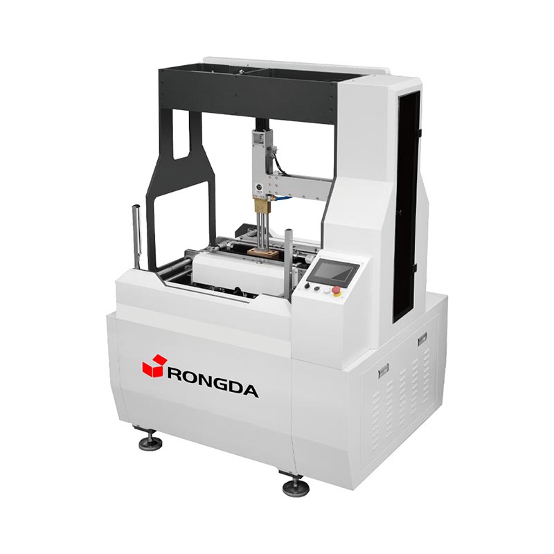 Stroj na balení pevných krabic