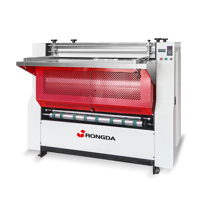 Poloautomatický drážkovací stroj